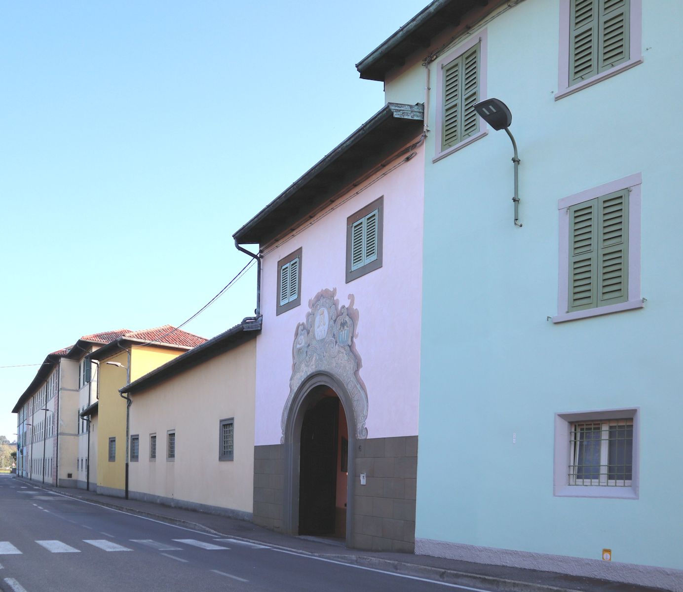 Gebäude der „Schwestern von der Heiligen Familie” in Comonte di Seriate