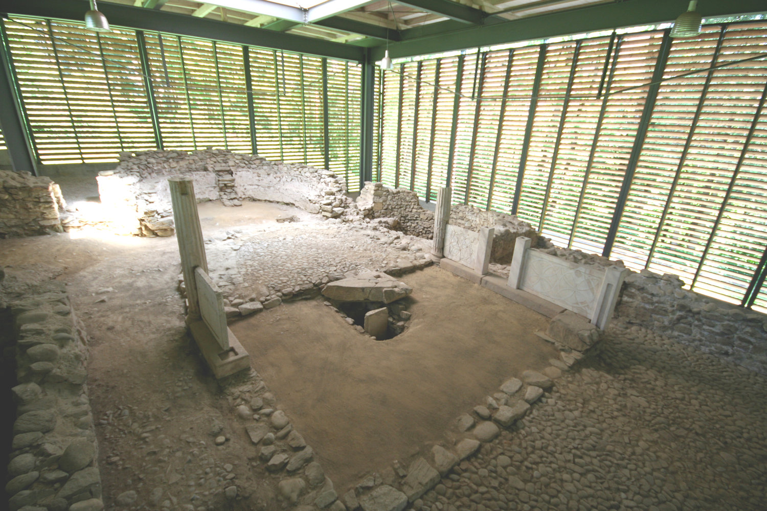 Reste der Bischofskirche von Teurnia