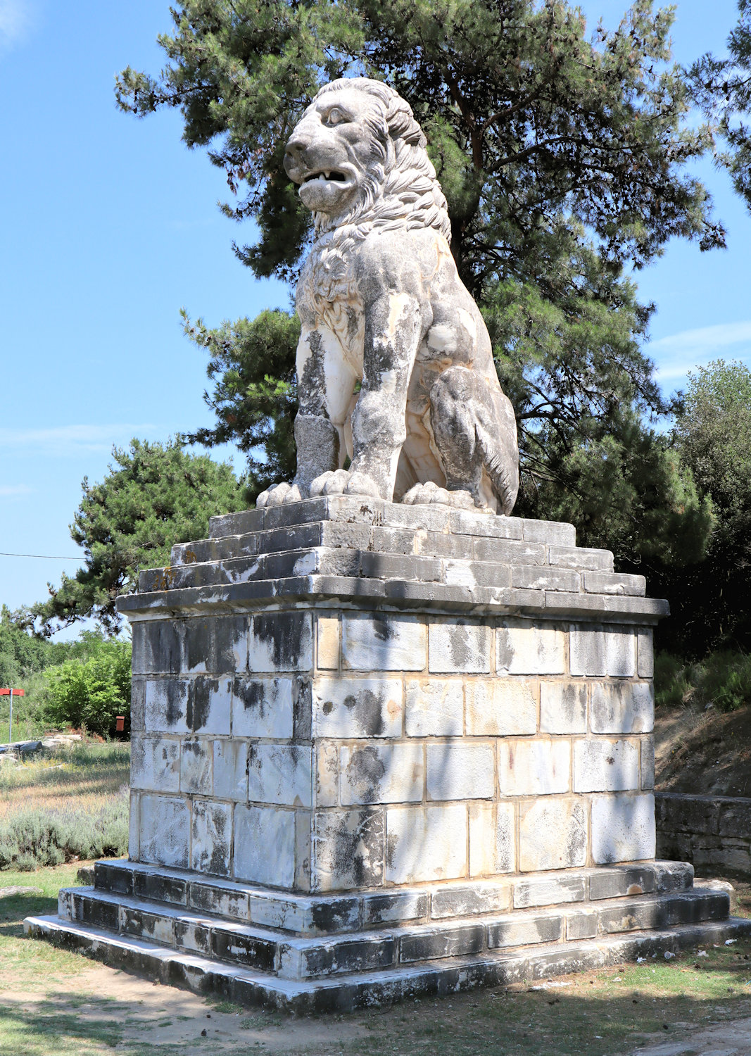 Der „Löwe von Amphipolis”  aus dem 4. Jahrhundert v. Chr., Grabdenkmal für den Admiral Laomedon von Lesbos, 1912/1913 und 1930 entdeckt, 1932 restauriert