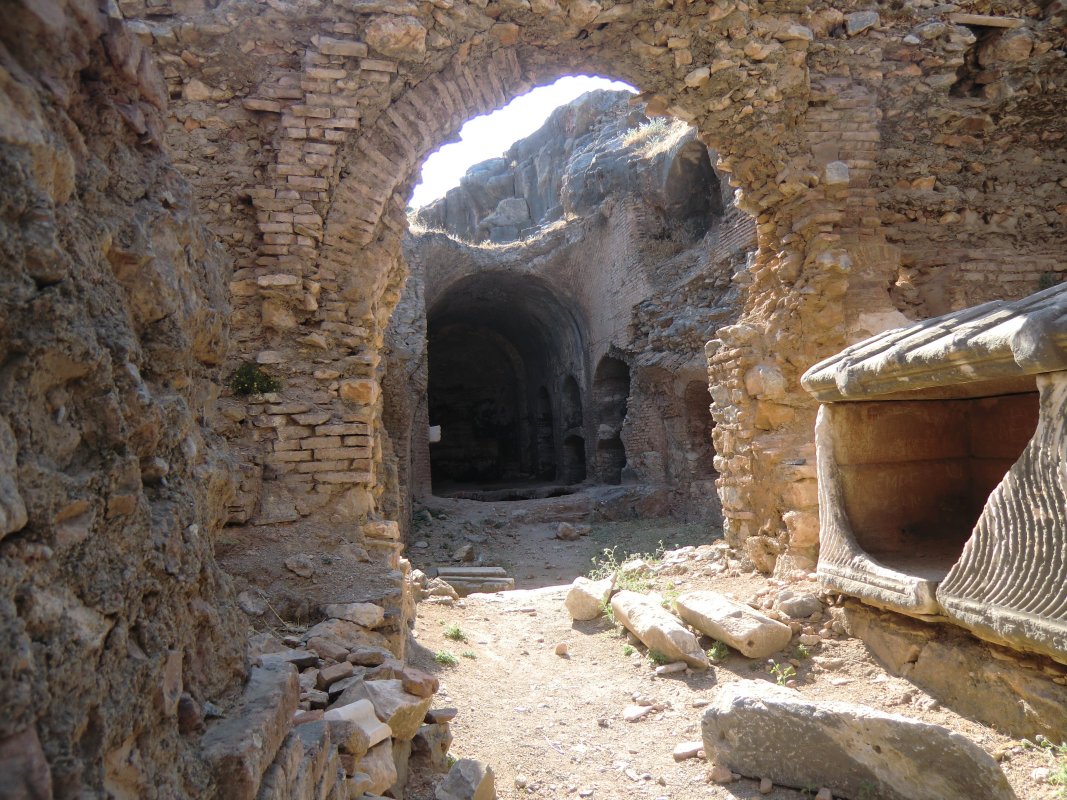 Die Höhle der „Sieben Schläfer” nahe der Ausgrabungsstätte von Ephesus