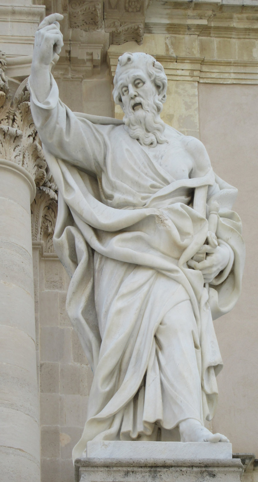 Paulus-Statue vor dem Dom in Siracusa