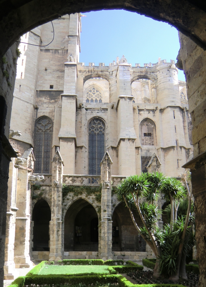 Kathedrale in Narbonne, vom Kreuzgang aus gesehen, erbaut ab 1272, fertiggestellt wurde nur der Chor