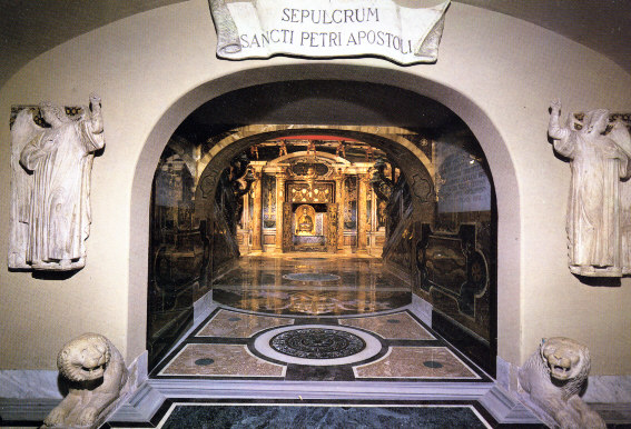 Grab des Petrus, wie es unter dem Bernini-Baldachin des Petersdoms gezeigt wird