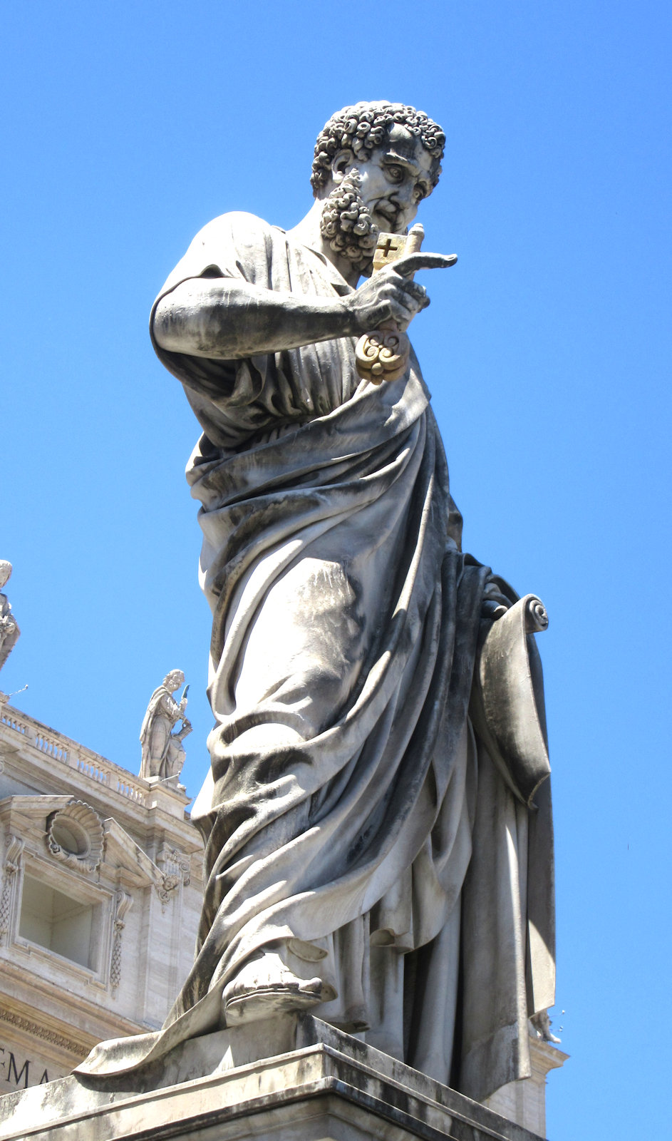 Statue vor dem Petersdom in Rom