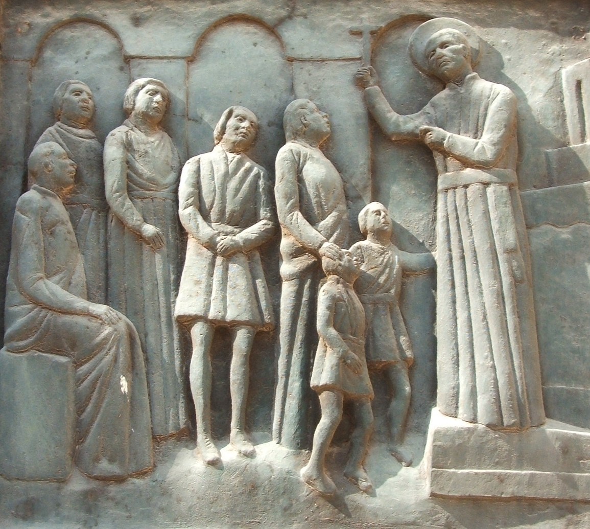 Bronzerelief: Pompilius predigt, 1966, in der Tür zum Santuario San Pompilio Maria Pirrotti in Campi Salentina