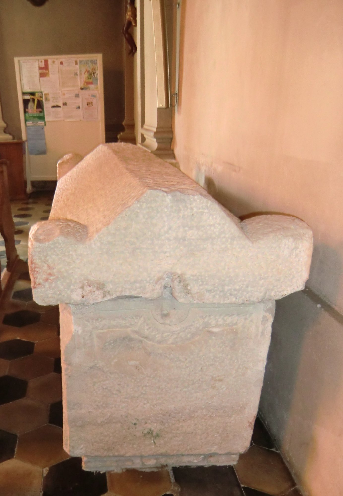 Protus' Sarkophag in der Kirche San Canzian
