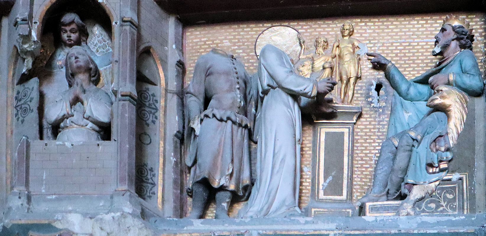 Quintinius wird im Gefängnis von einem Engel gestärkt (links) und er lehnt vor Ricovarius die Götzenanbetung ab