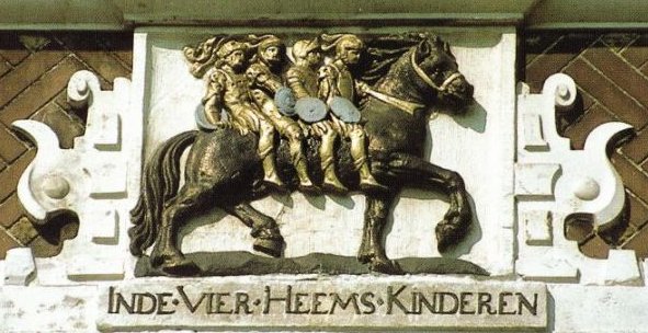 Giebelstein: Haimons Kinder auf dem Pferd Bayard, 1607, am Haus Spaarne 94 in Haarlem in den Niederlanden