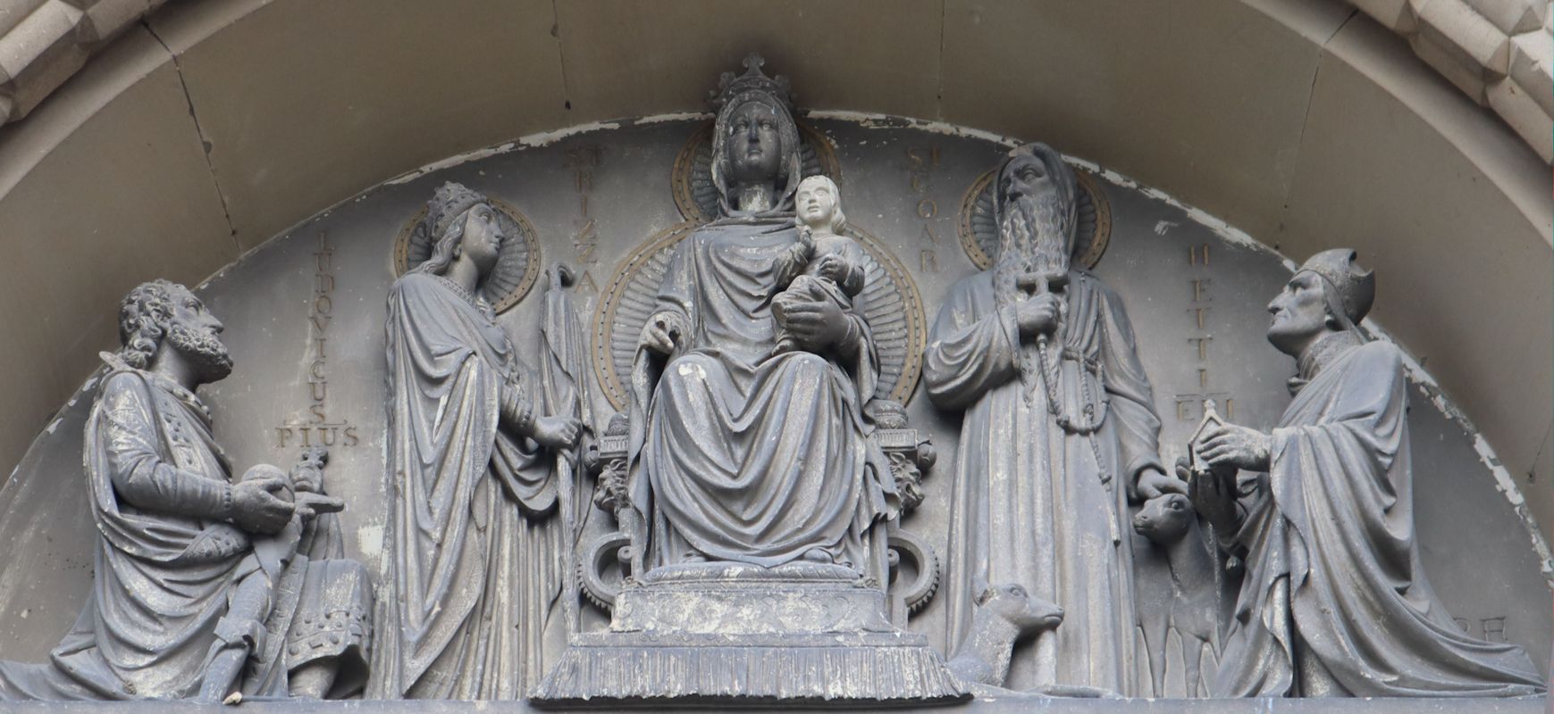 Joseph Fuchs: Richeza (halblinks) mit Ludwig IX. „dem Heiligen” (ganz links), Maria (Mitte), Goar (halbrechts) und Erzbischof Hetti von Trier, Tympanon, 1866, an der Kastorkirche in Koblenz
