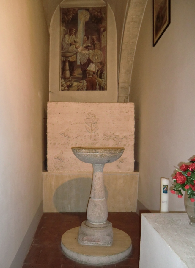 Taufstein an dem Rita getauft wurde in der Kollegiatskirche San Maria della Visitazone in Cascia