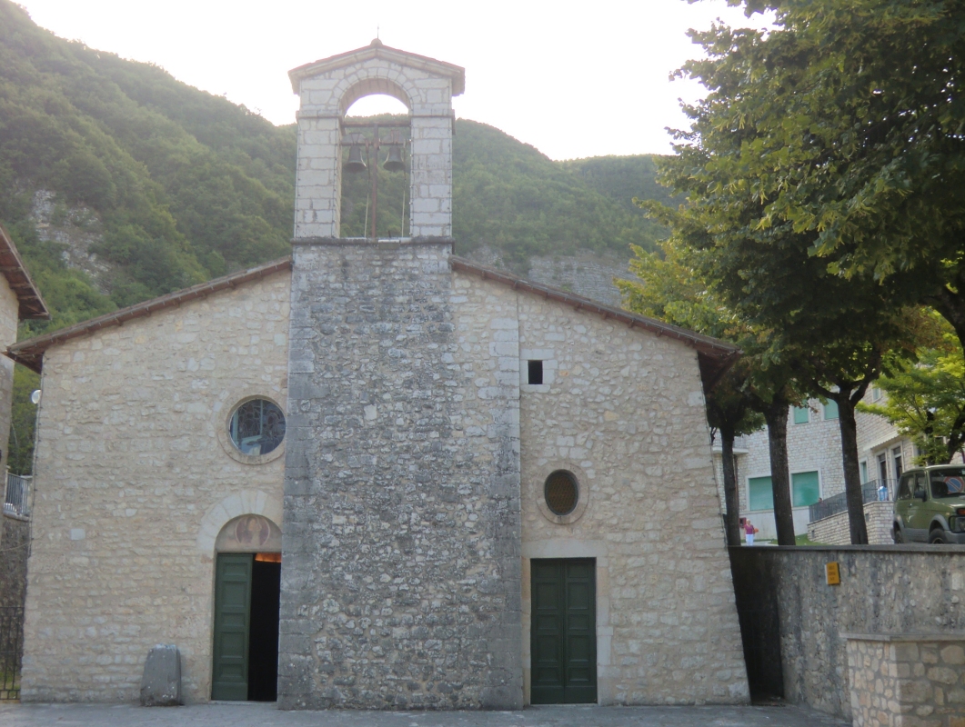 Die alte Dorfkirche San Montano in Rocco Porena, in der Rita getraut und ihrem Mann und ihren Kinder die Trauerfeier gehalten wurde