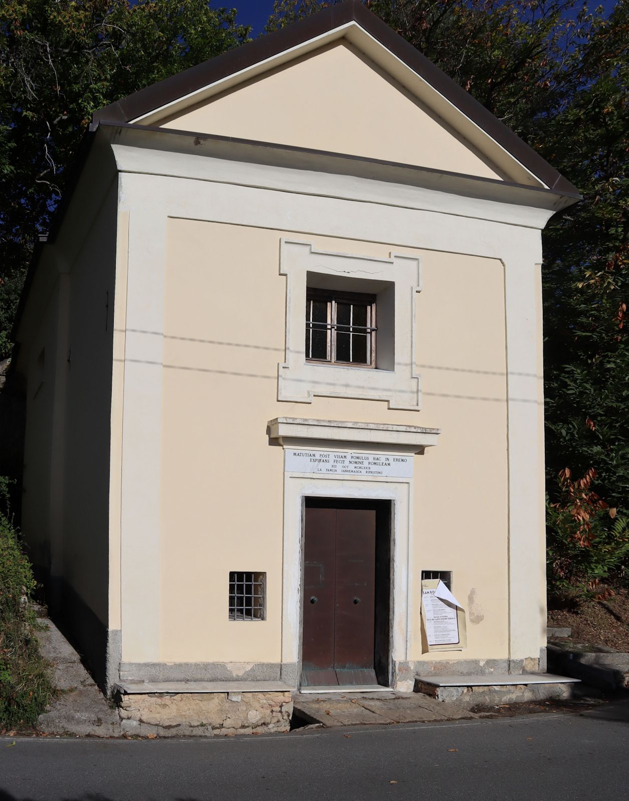 Kapelle</a> über Romulus' Grotte in San Romolo