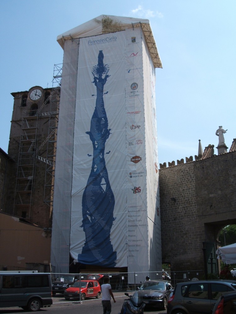 Die „Macchina di Santa Rosa”, bereitgestellt für den Umzug in Viterbo
