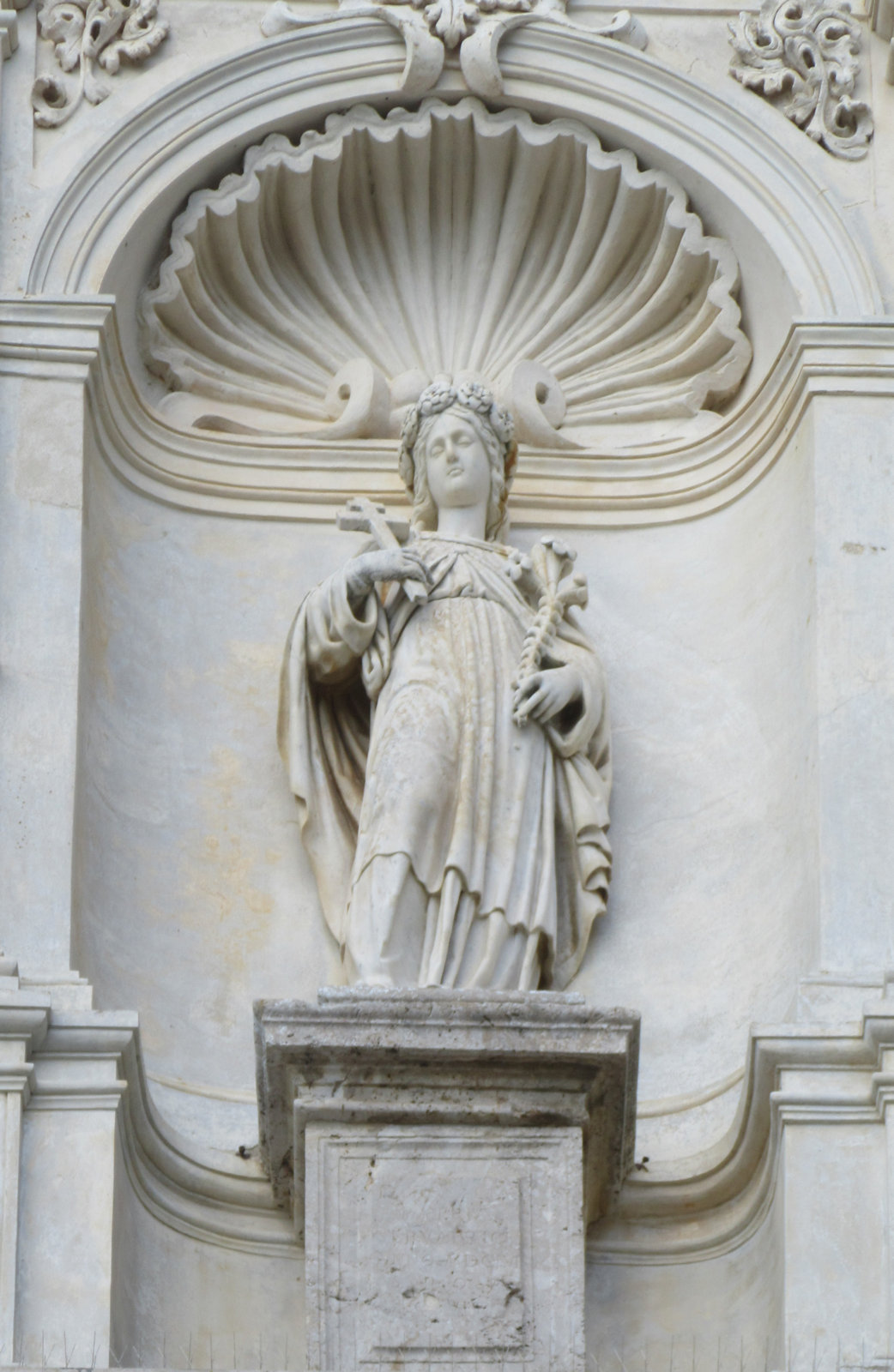 Statue über dem Eingang zum Santuario Sta Rosalia