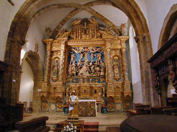 Roselina-Kapelle mit Altar und Roselina-Statute in der Kathedrale in Celle-Roubaud