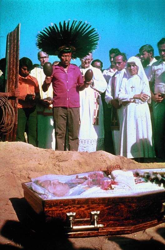 Bestattung von Pater Lunkenbein 1976