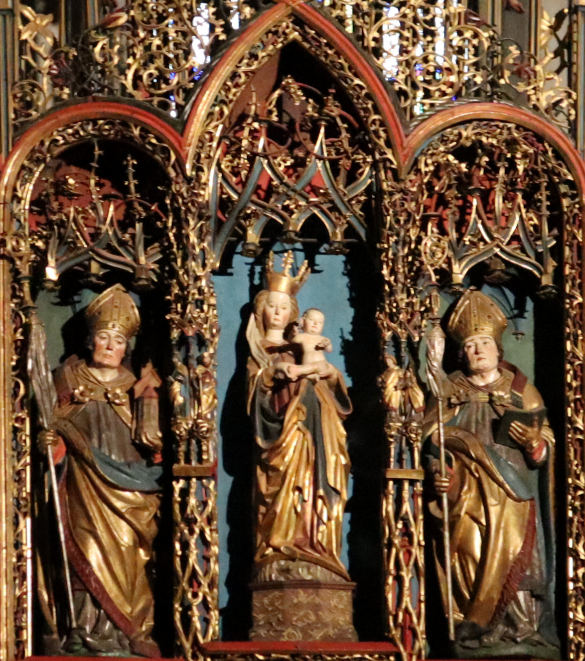 Rupert (links), Maria und Virgilius von Salzburg im Hochaltar in der Klosterkirche auf dem Nonnberg in Salzburg