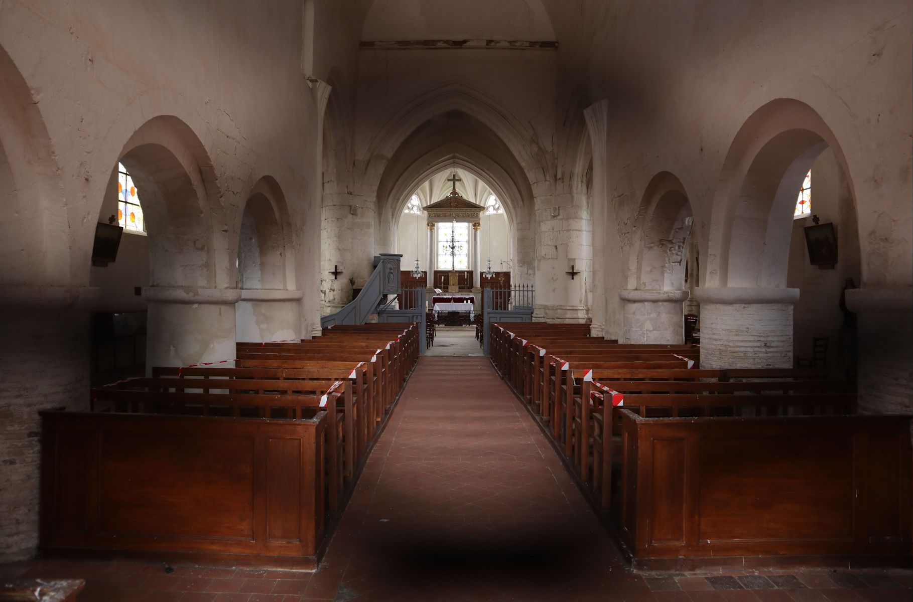 Innenraum der Sabinianus geweihten Kirche in Rilly-Sainte-Syre