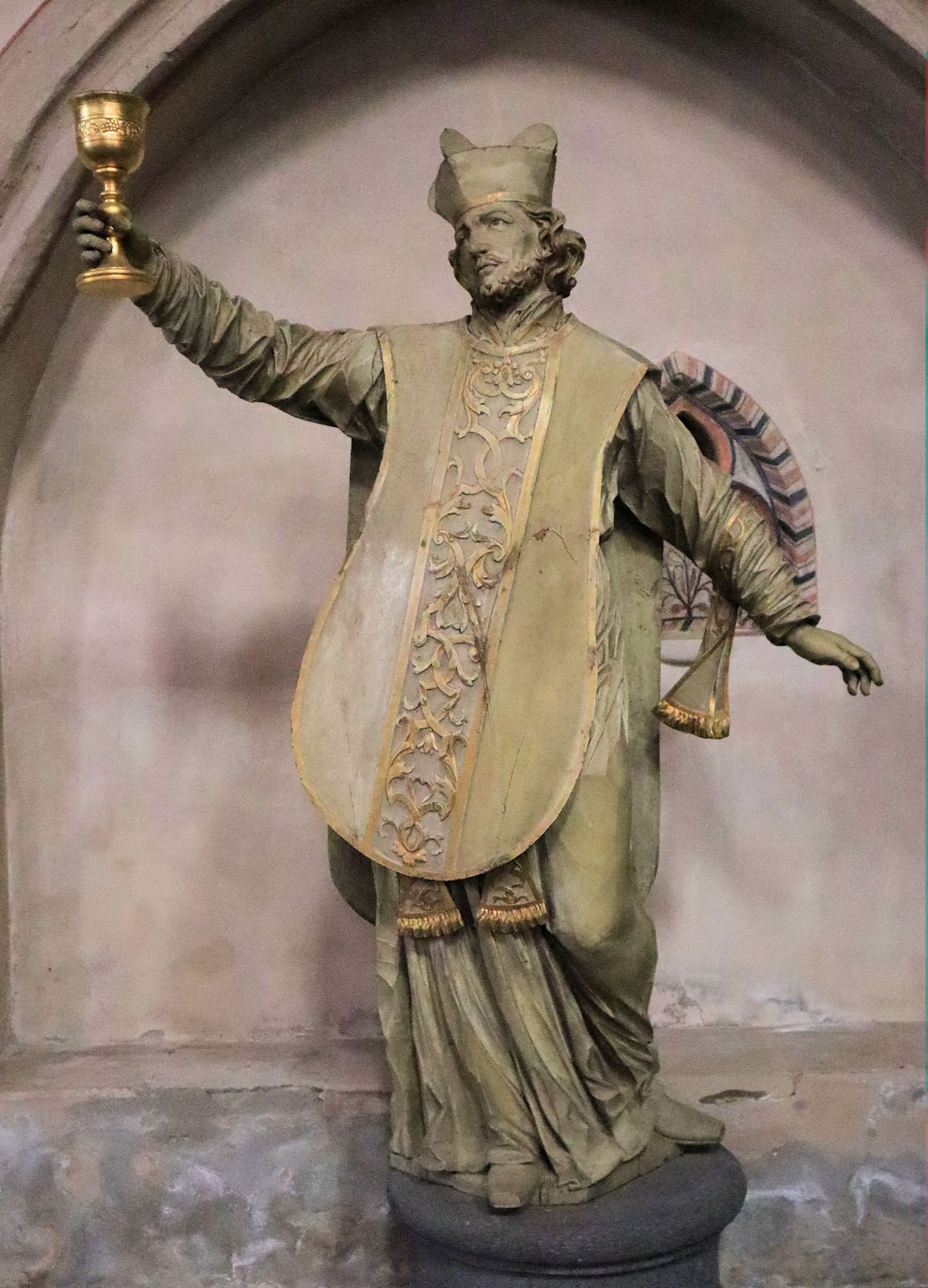 Statue in der Stiftskirche in Münstermaifeld