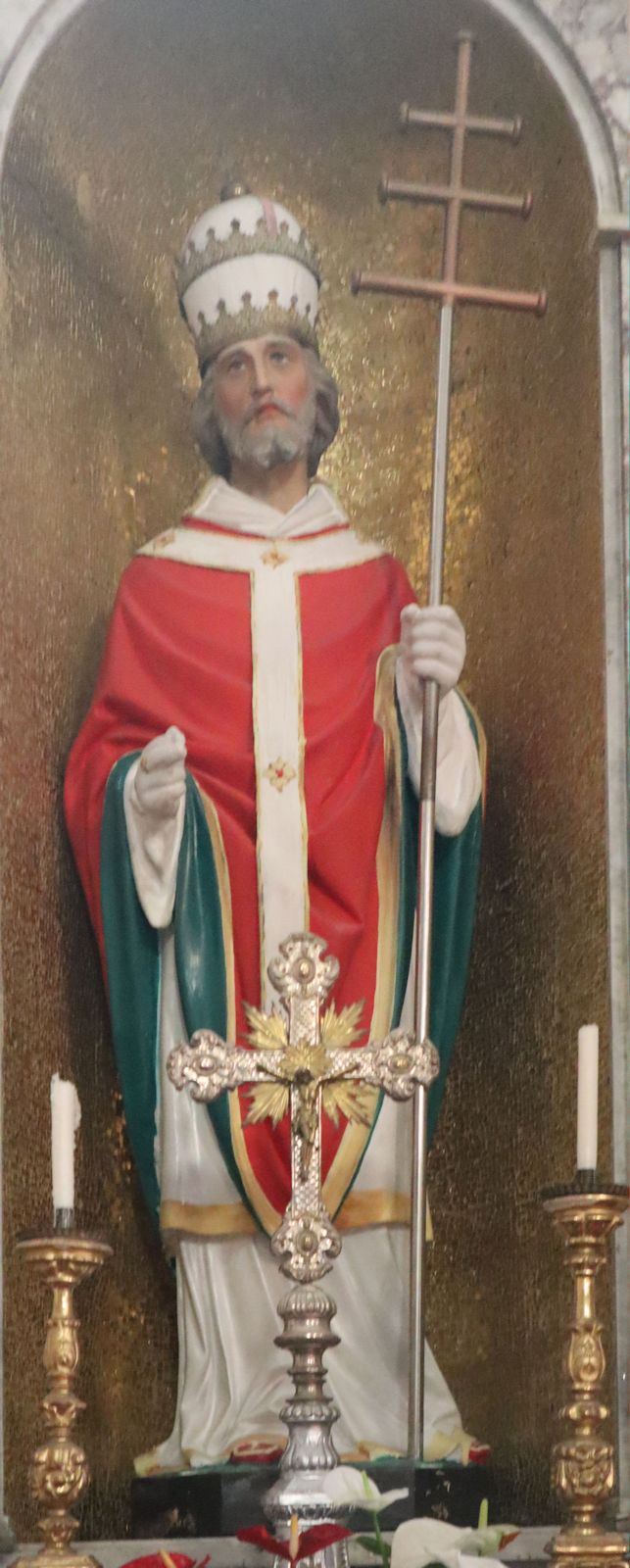 Statue in der Pfarrkirche im Bergdorf Valprato Soana bei Turin