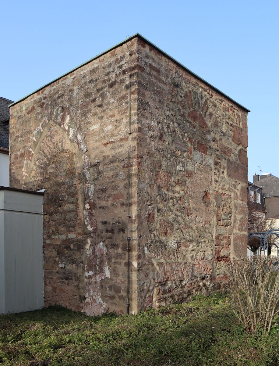 Reste des Turms der früheren Kirche St. Nicolai in Konz bei Trier, erbaut auf den Resten einer spätrömischen Villa