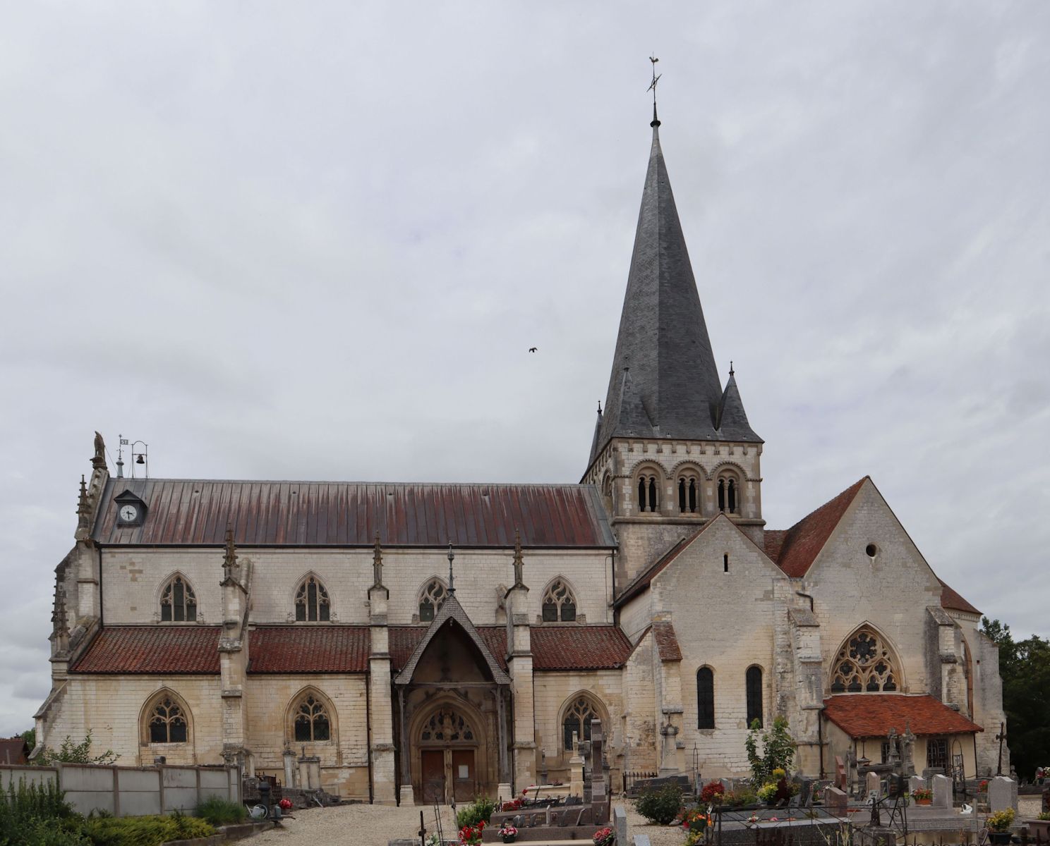 Kirche in Lhuître