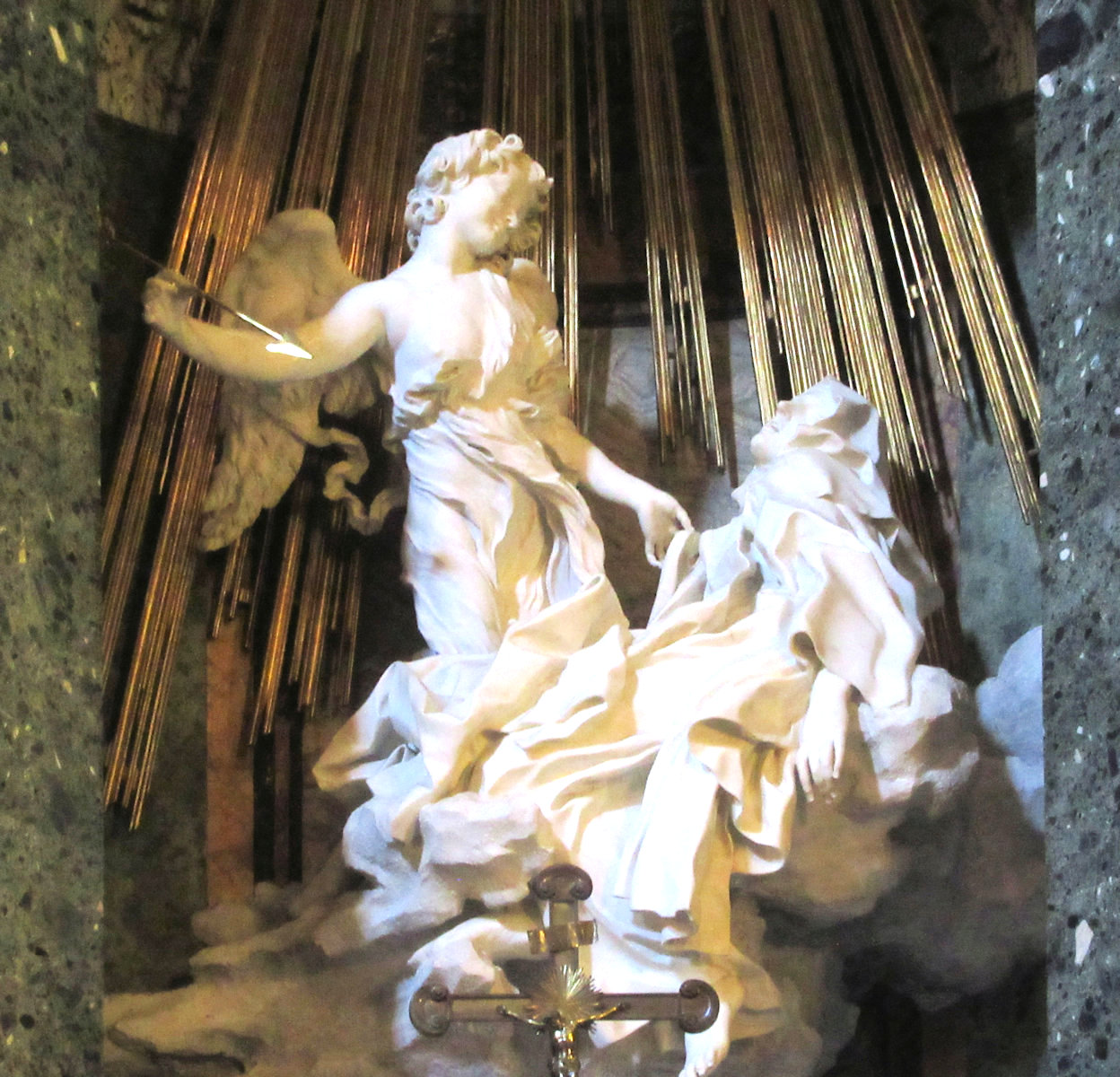 Lorenzo Bernini: „Transverberation”, „Durchbohrung des Herzens”, der heiligen Theresa, Marmorstatue, 1647 bis 1652, in der Cappella Cornaro der Kirche Santa Maria della Vittoria in Rom