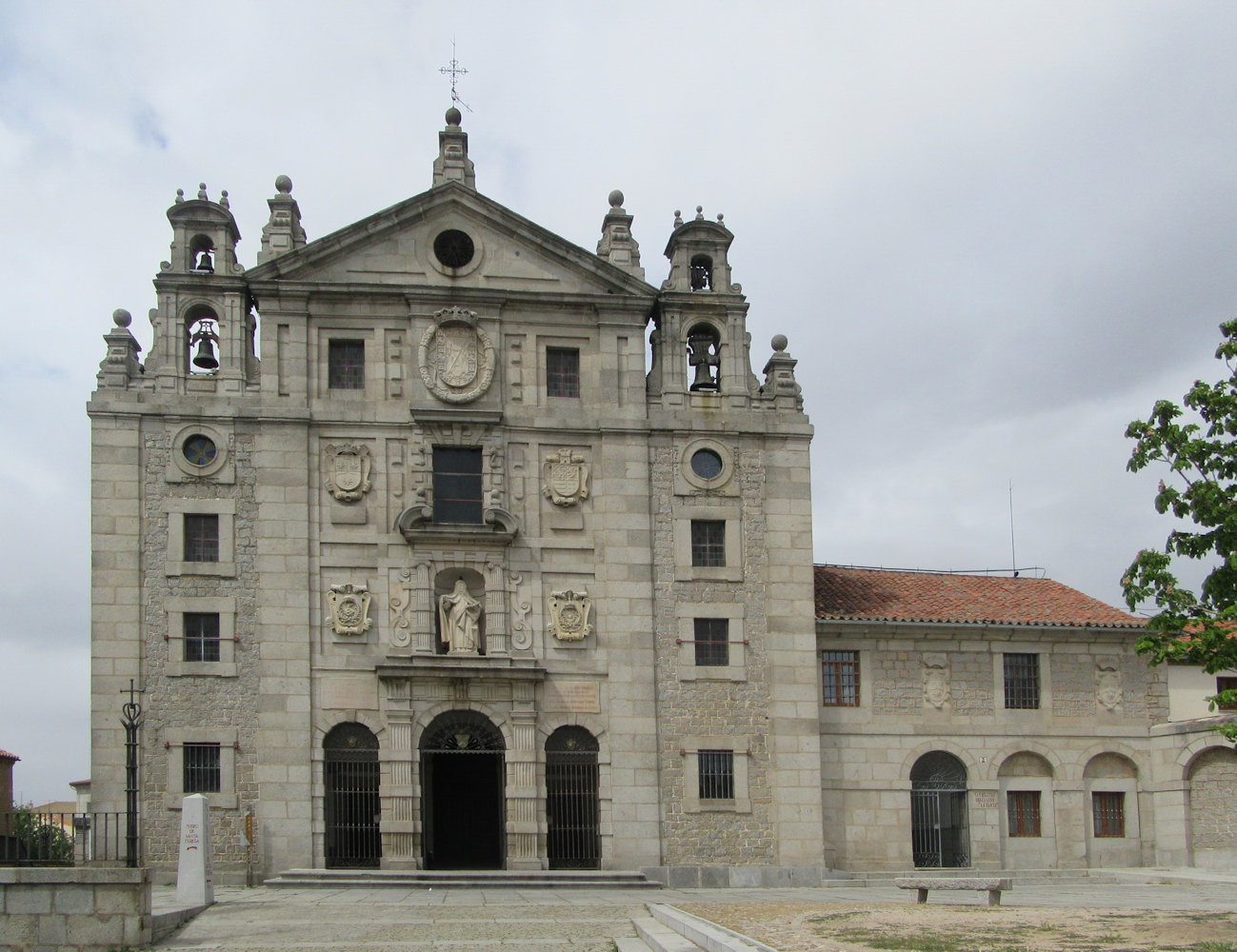 Kirche und Kloster Santa Teresa an der Stelle des Geburtshauses von Theresa in Ávila