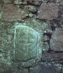 keltisches Kreuz, wohl aus Ternans Kloster, heute an einer Mauer in Banchory