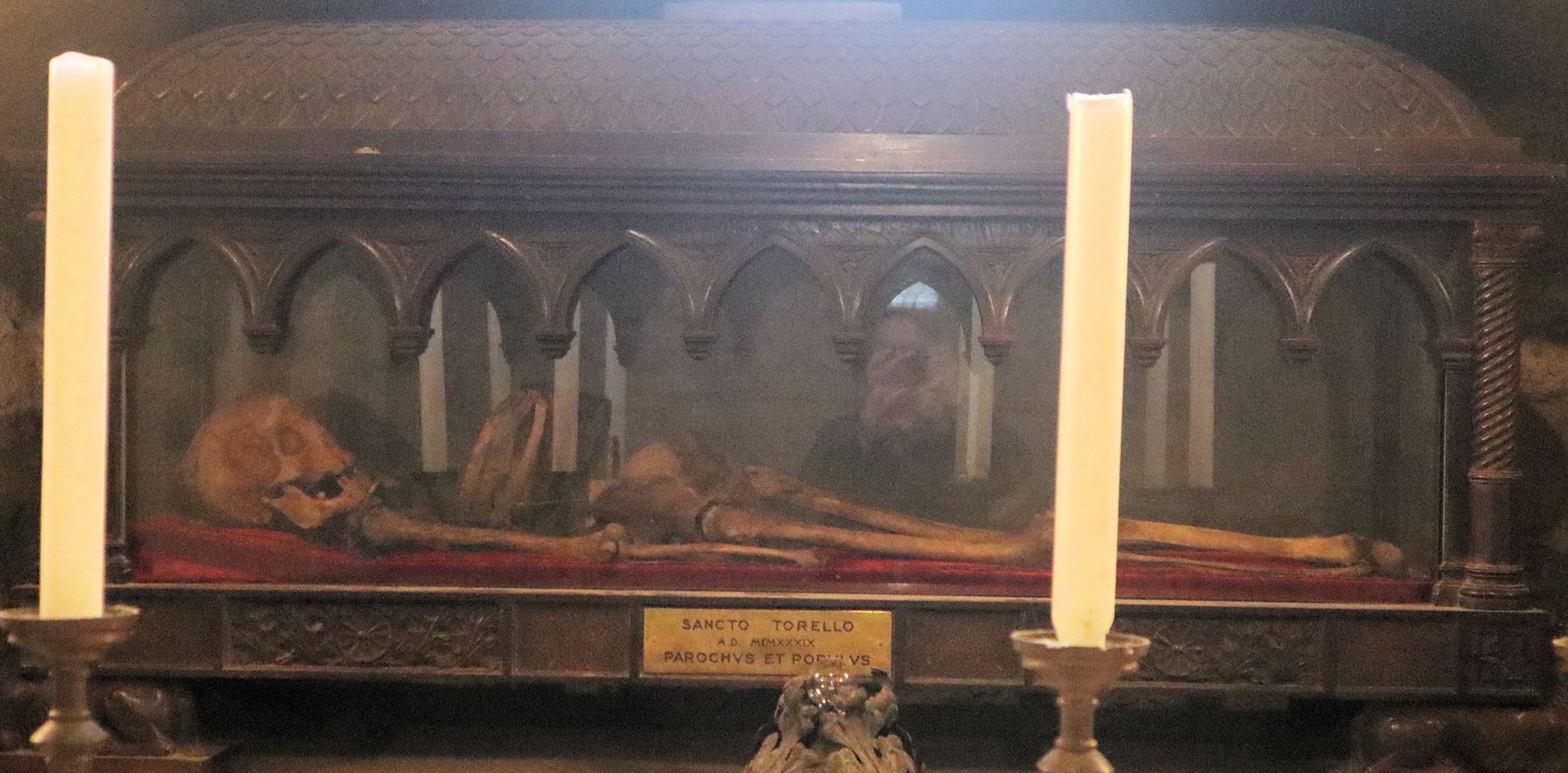 Torellus' Gebeine in der Kryta der Kirche San Fedele in Poppi