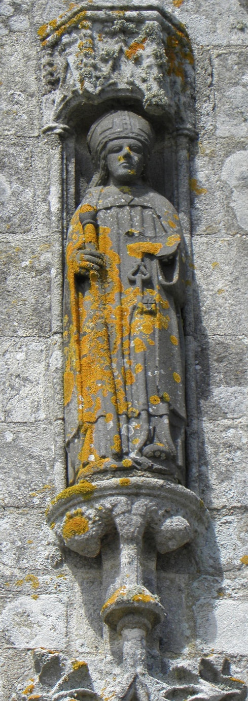 Statue an der Kapelle Saint-Tugen in Primelin bei Quimper