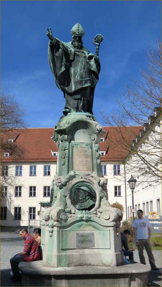 Jakob Bradl: Statue vor der Jesuitenkirche in Dillingen, 1910