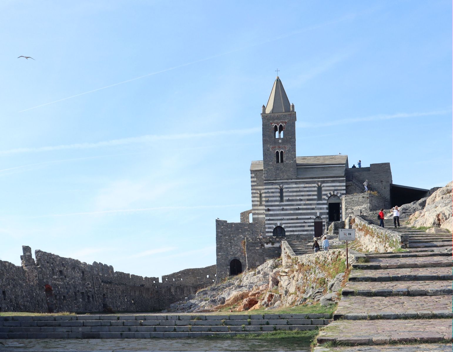 Kirche San Pietro und Mauern des früheren Klosters in Porto Venere