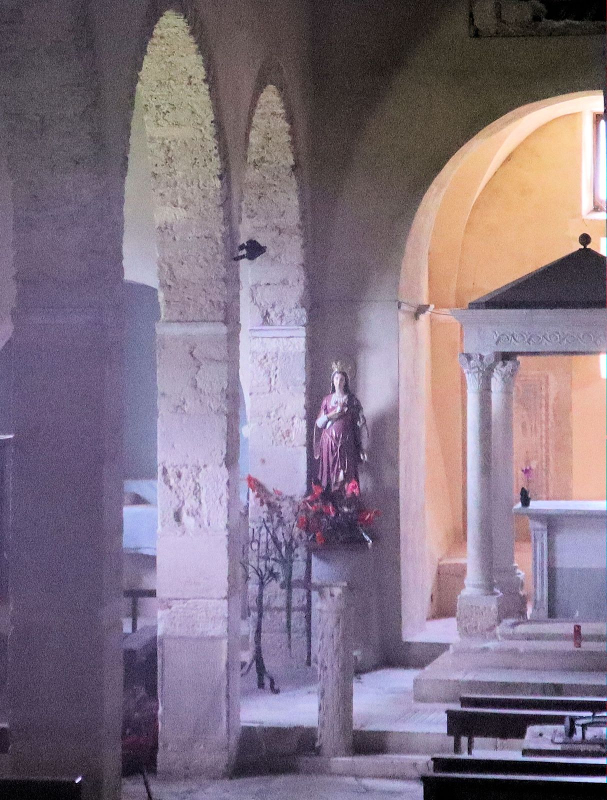 Kirche Santa Vittoria bei Monteleone Sabina mit Victoria-Statue