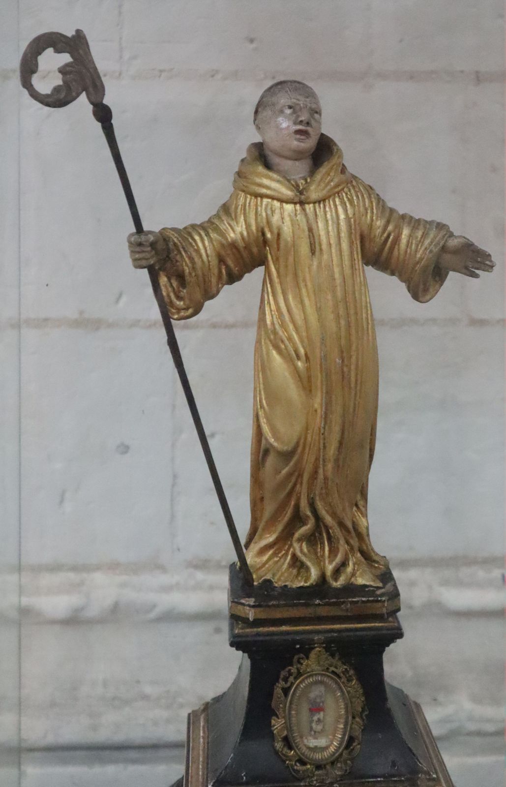 Statue in der Kirche des ehemaligen Klosters in Saint-Riquier