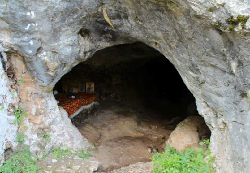 Eingang zu Johannes' Höhle am späteren Kloster Katholiko