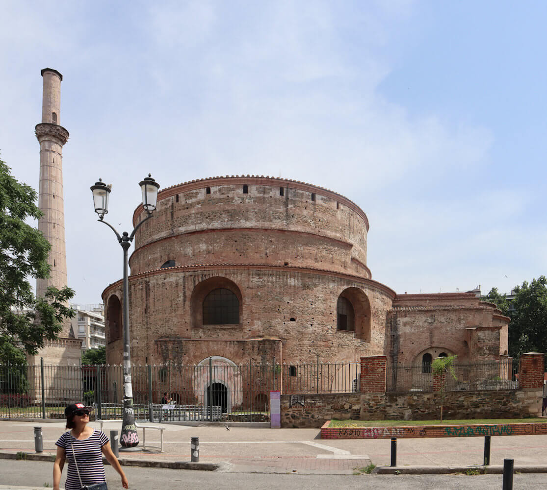 Rotunde in Thessaloniki, gebaut als Mausoleum für Kaiser Galerius, wurde schon 326 Kirche und Sitz des Metropoliten, sie ist damit die älteste erhaltene Kirche der Welt, nach einer Kapelle daneben auch Georgios-Kirche genannt, heute Museum