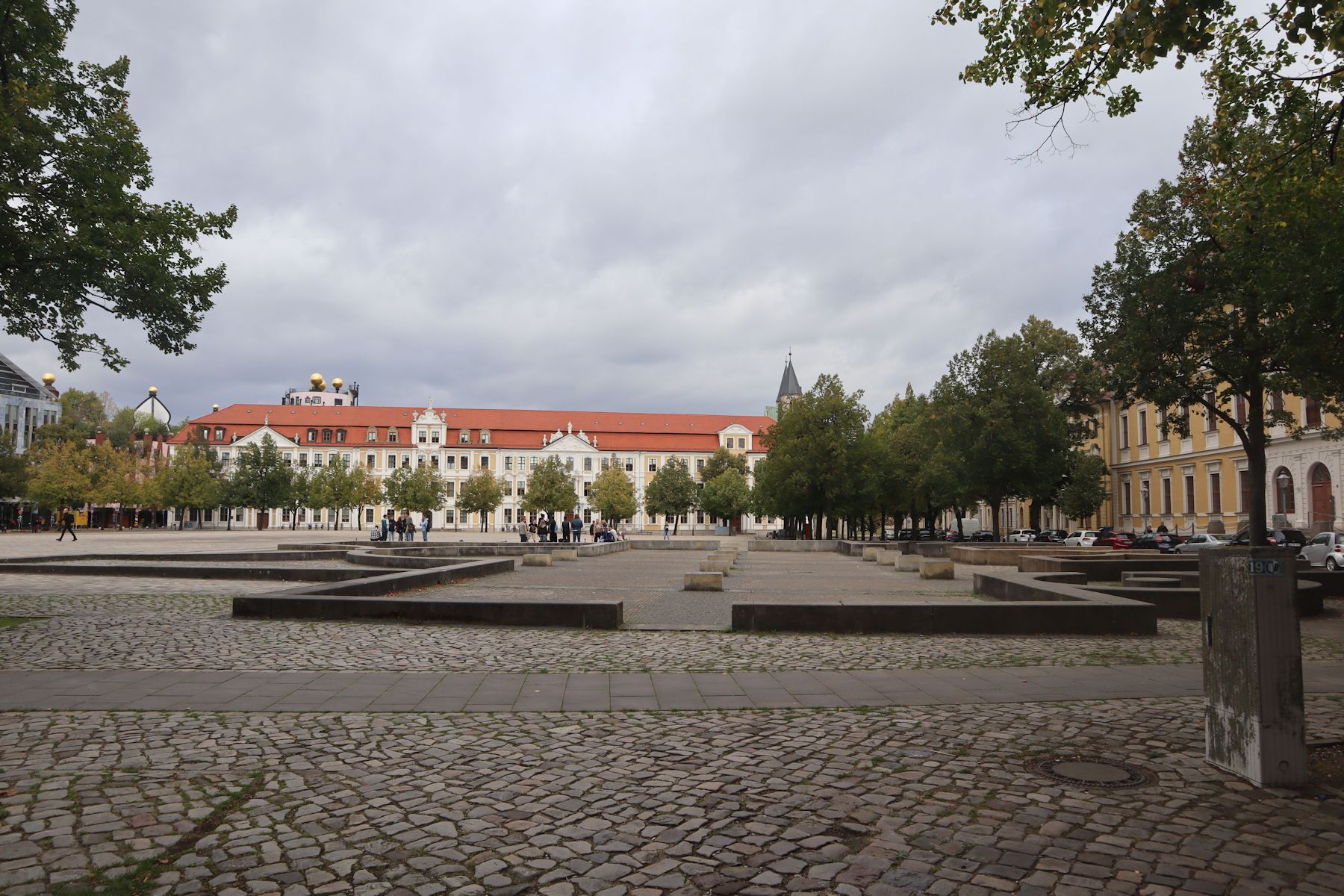 Bodenmarkierung des 1948 bis 1978 ausgegrabenen ersten Domes in Magdeburg