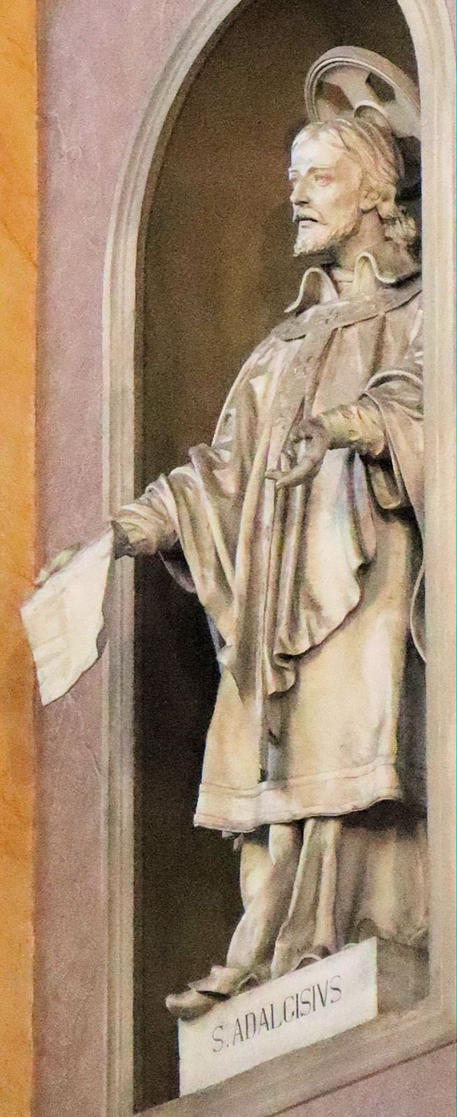 Statue im Dom in Novara