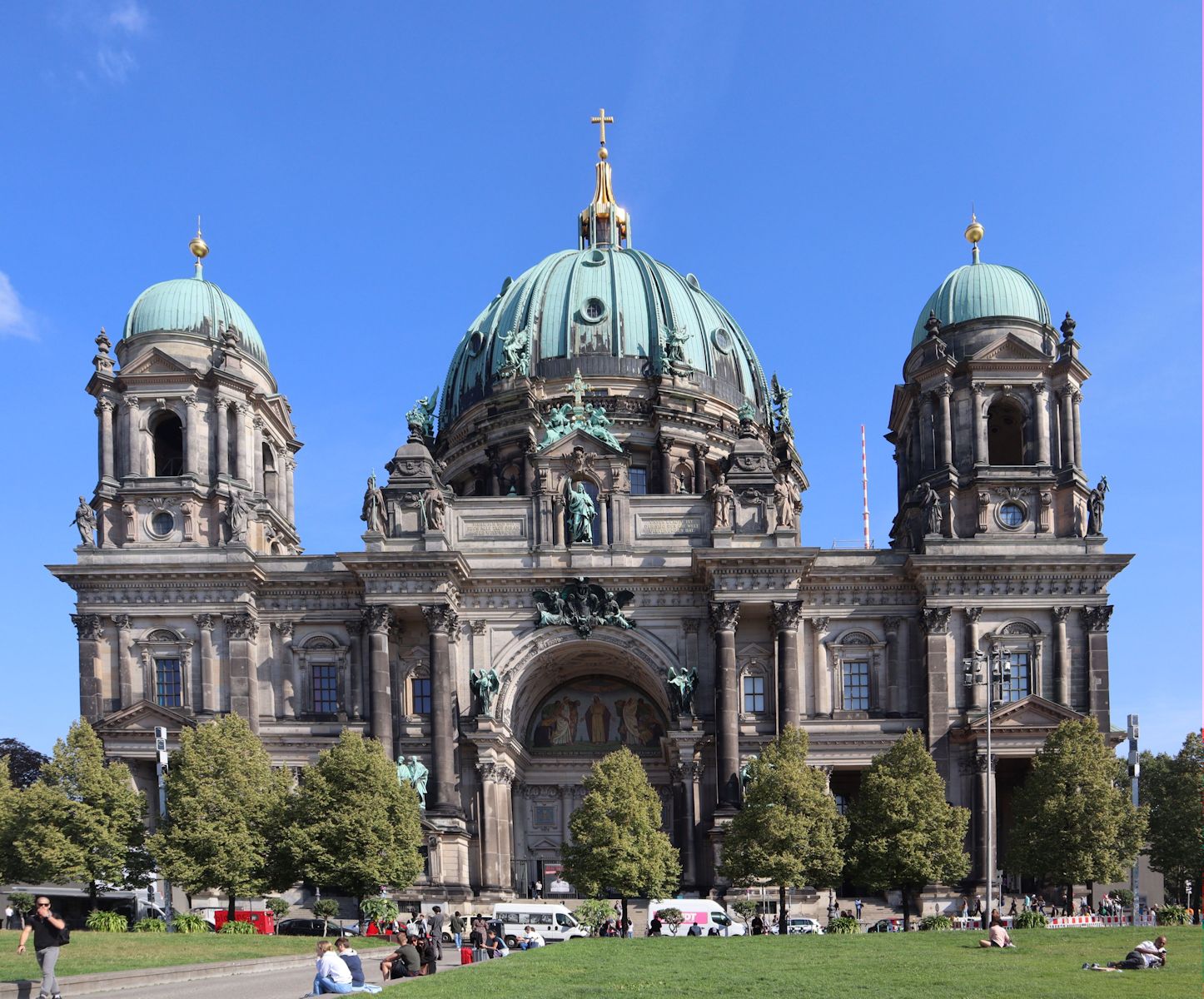 Berliner Dom, 1894 bis 1905 an der Stelle des Vorgängerbaus errichtet, nach Bombenschäden von 1944 in den Jahren 1975 bis 1993 reduziert restauriert