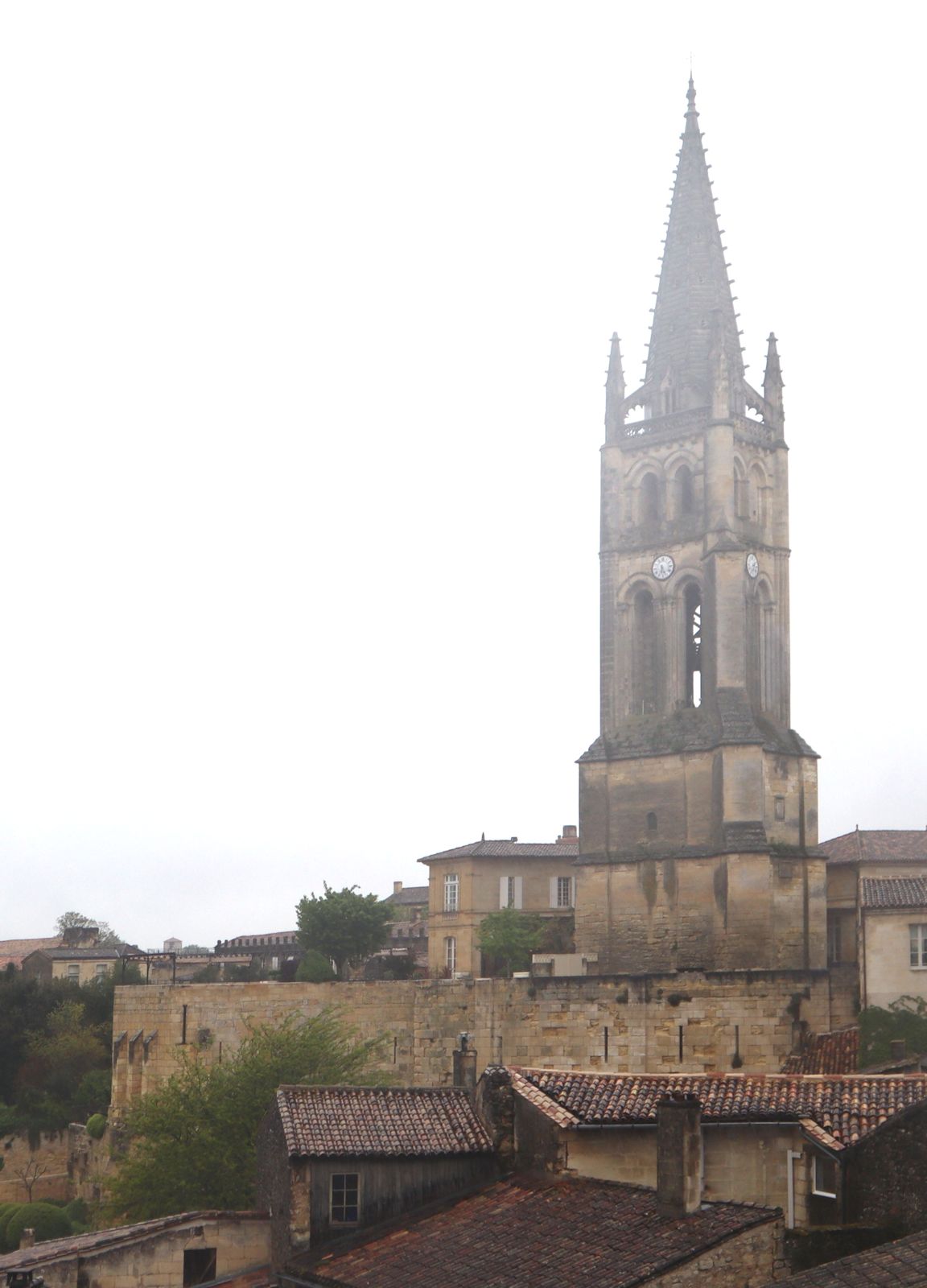 Die ganz aus dem Fels geschlagene Kirche in St-Émilion