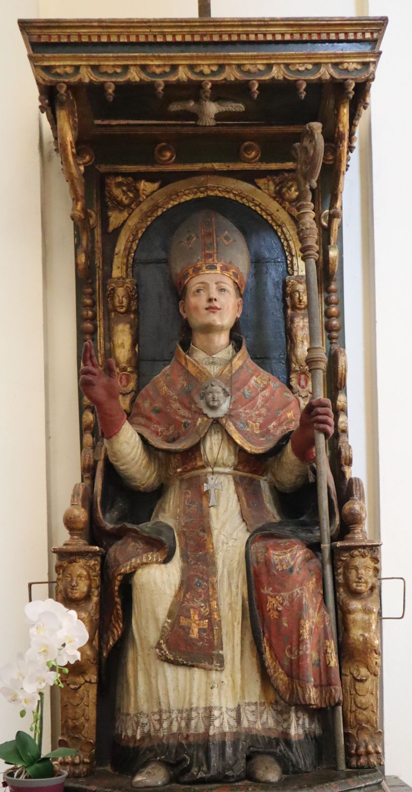 Statue in der Ämilianus geweihten Kirche in Trevi