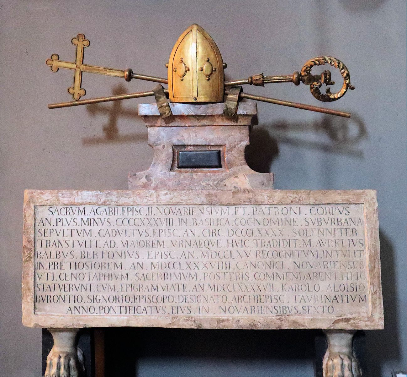Agabius' Marmorsarg von 890, im Dom in Novara