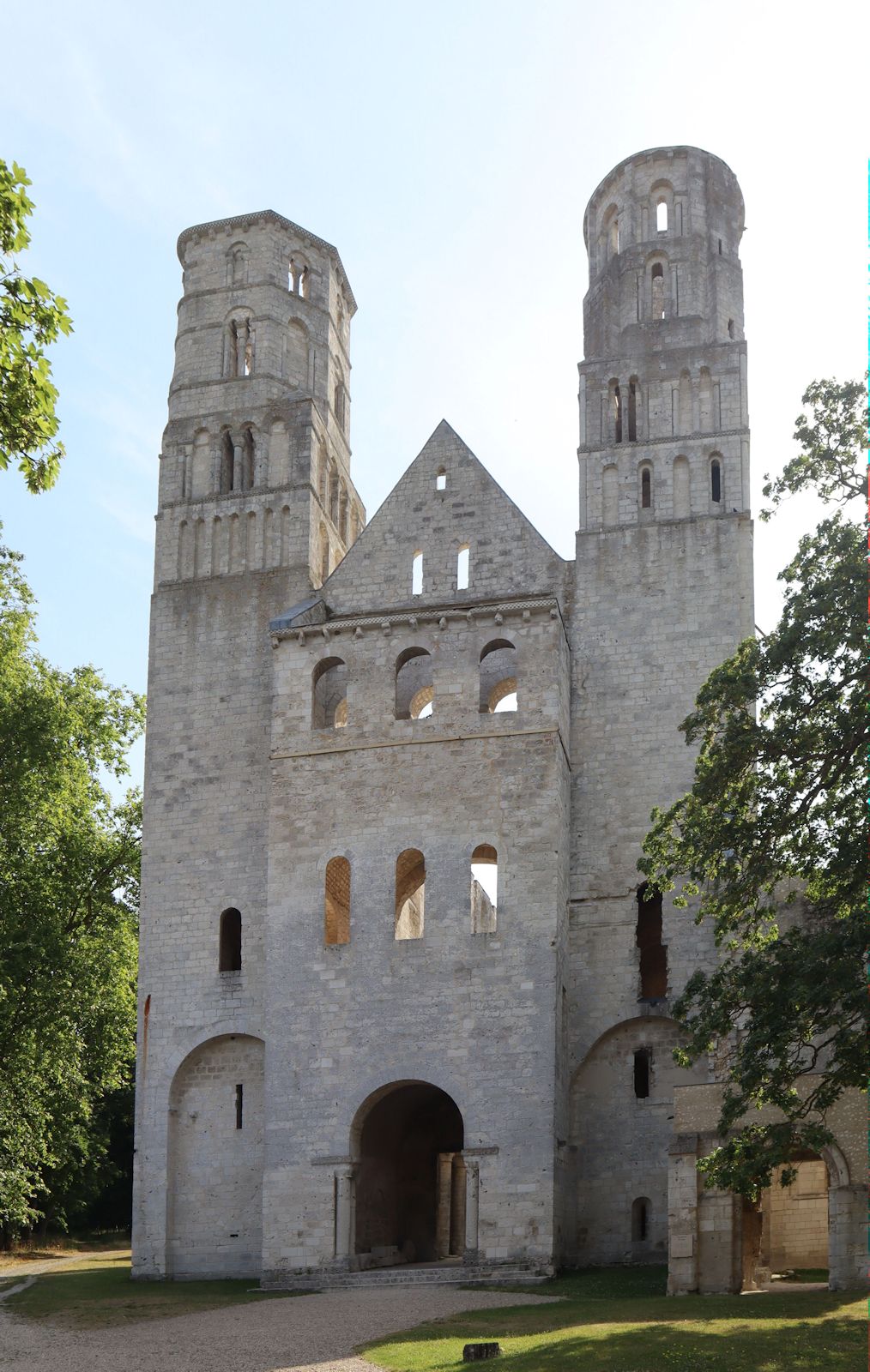 Ruine der Kirche des ehemaligen Klosters in Jumièges