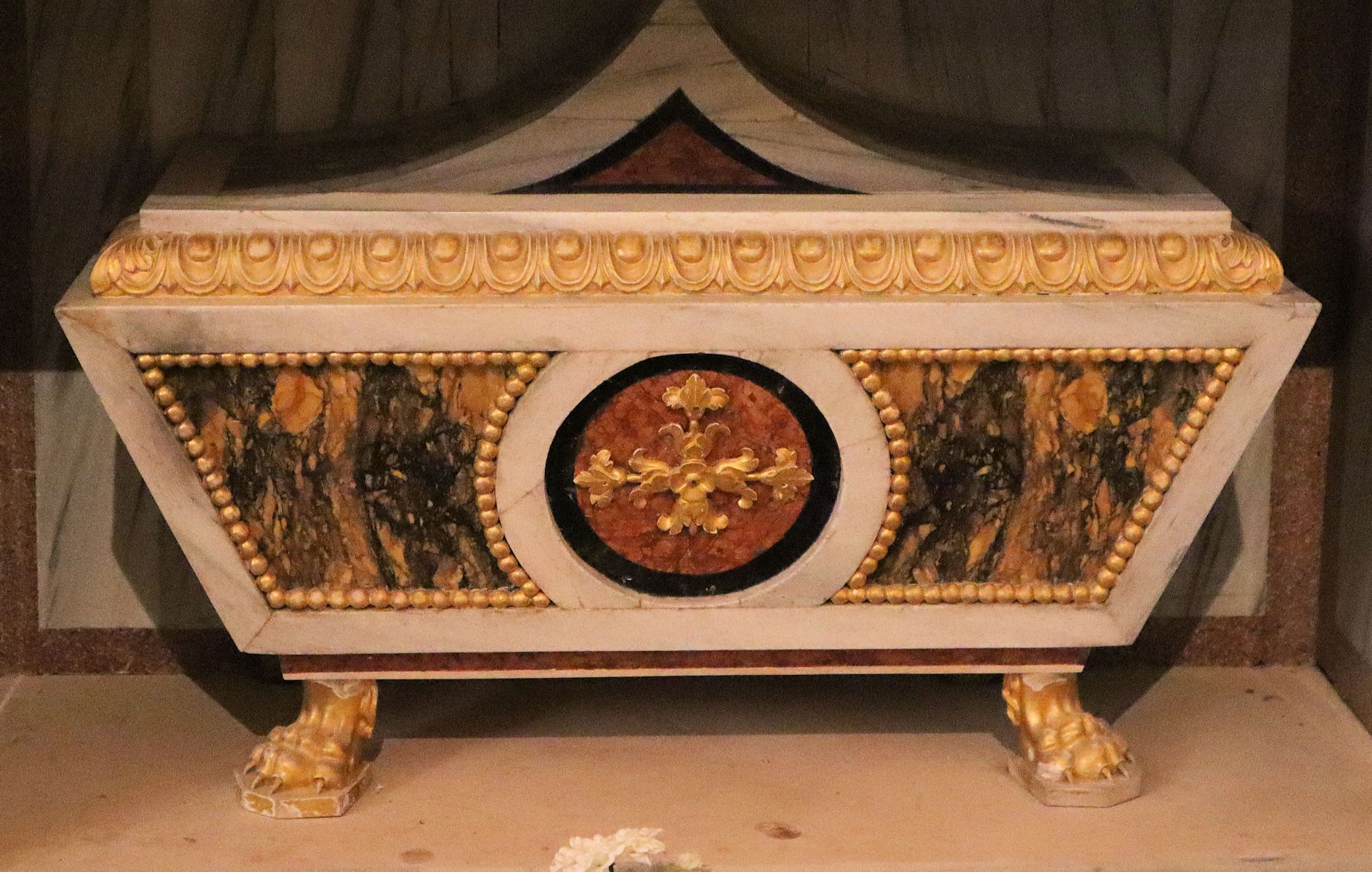 Reliquien: Kopf und Innereien von Albert, in der Klosterkirche Santa Croce bei Sassoferrato