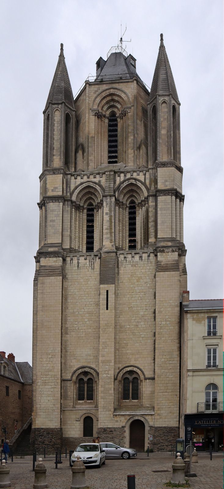 erhaltener Turm des ehemaligen Klosters Saint-Aubin in Angers