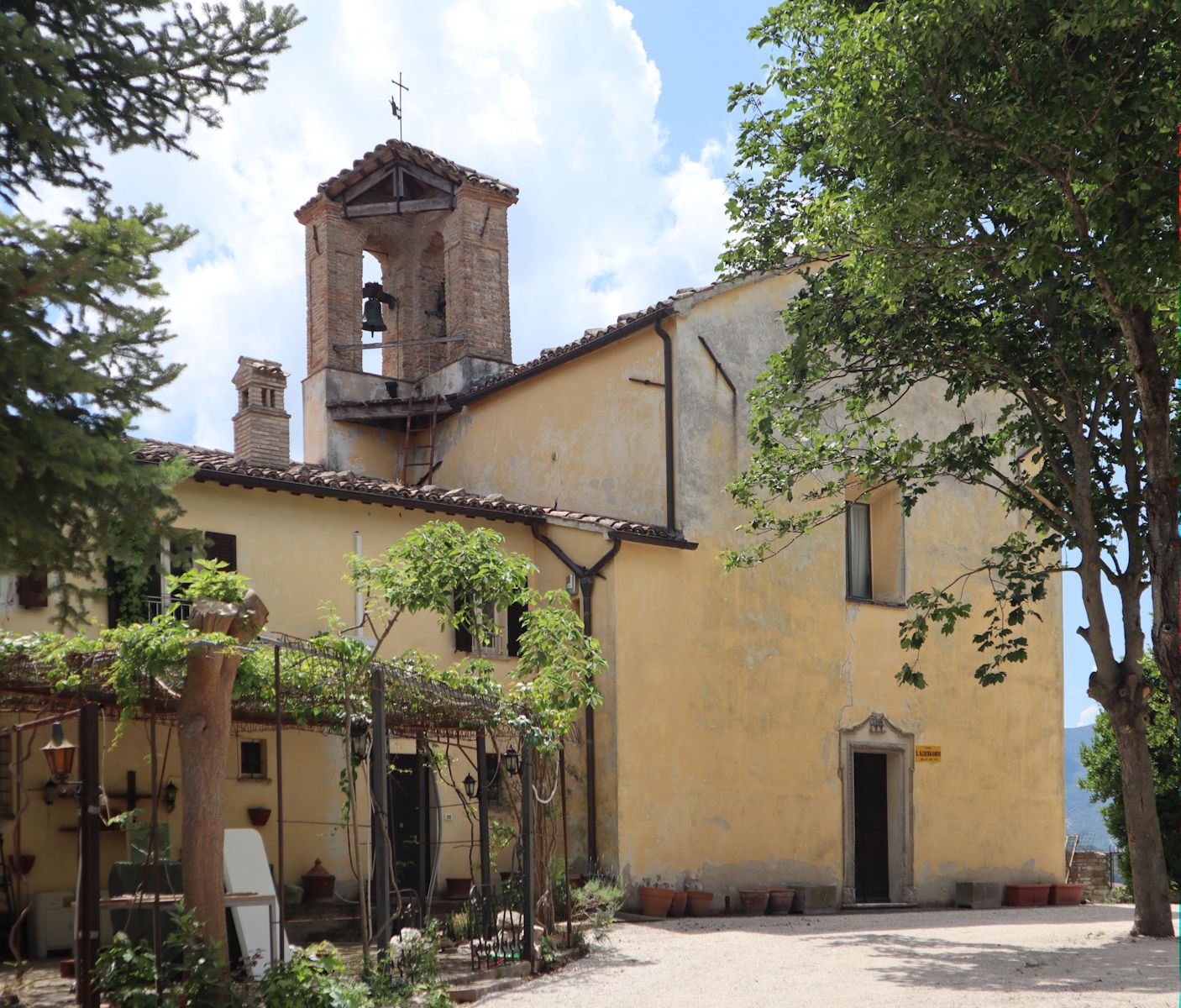 die von Aldebrand erbaute ehemalige Kathedrale von Fossombrone, heute die Kirche Sant'Aldebrando