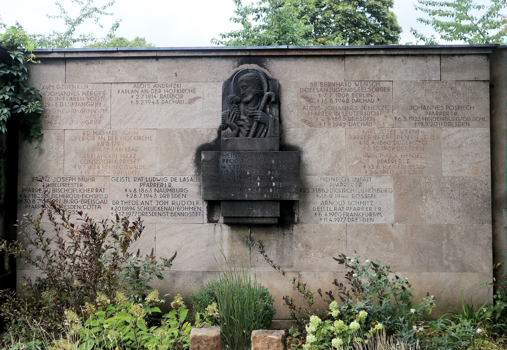 Priestergrab< auf dem Alten Katholischen Friedhof in Dresden