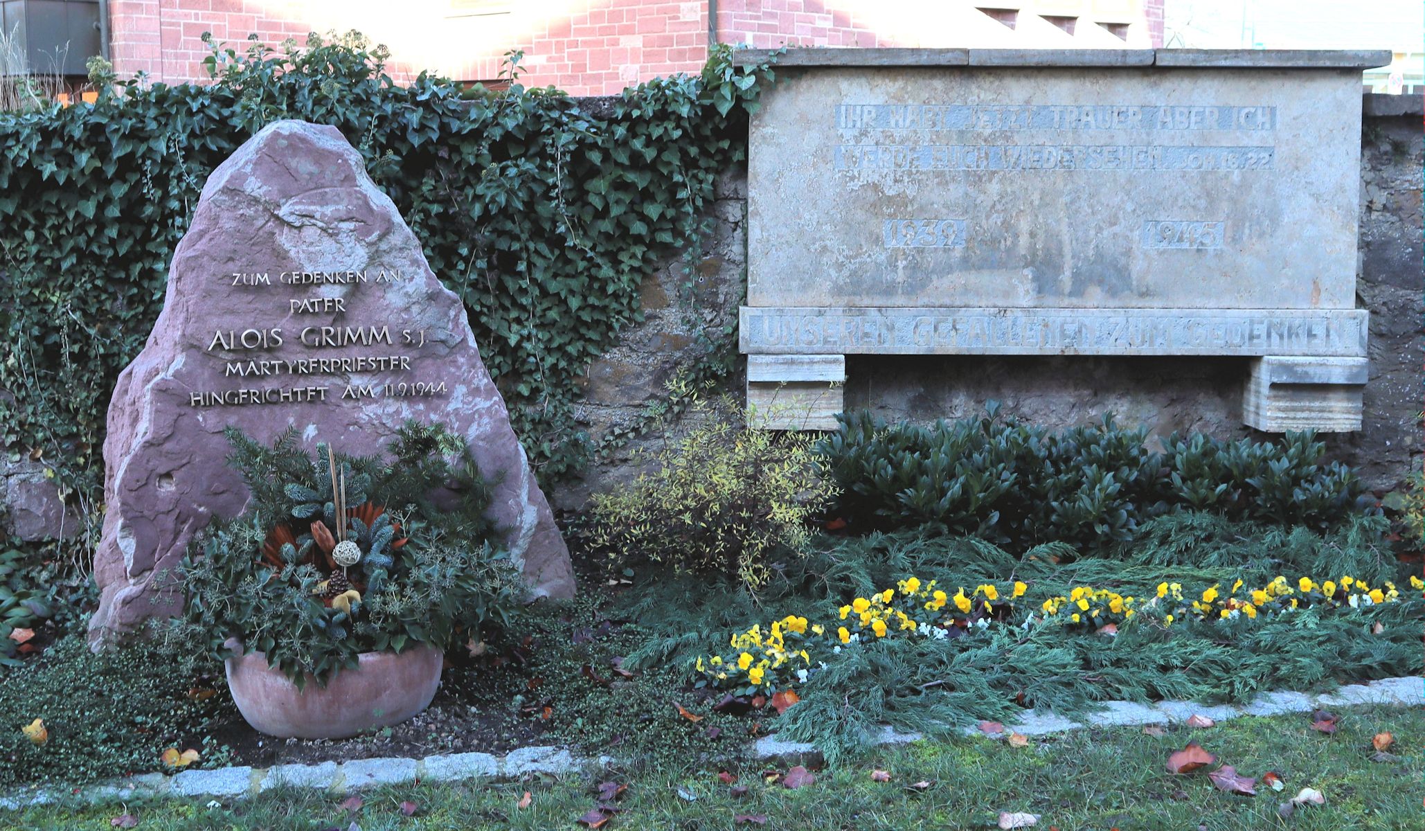 Gedenkstein an der Kirche in Külsheim