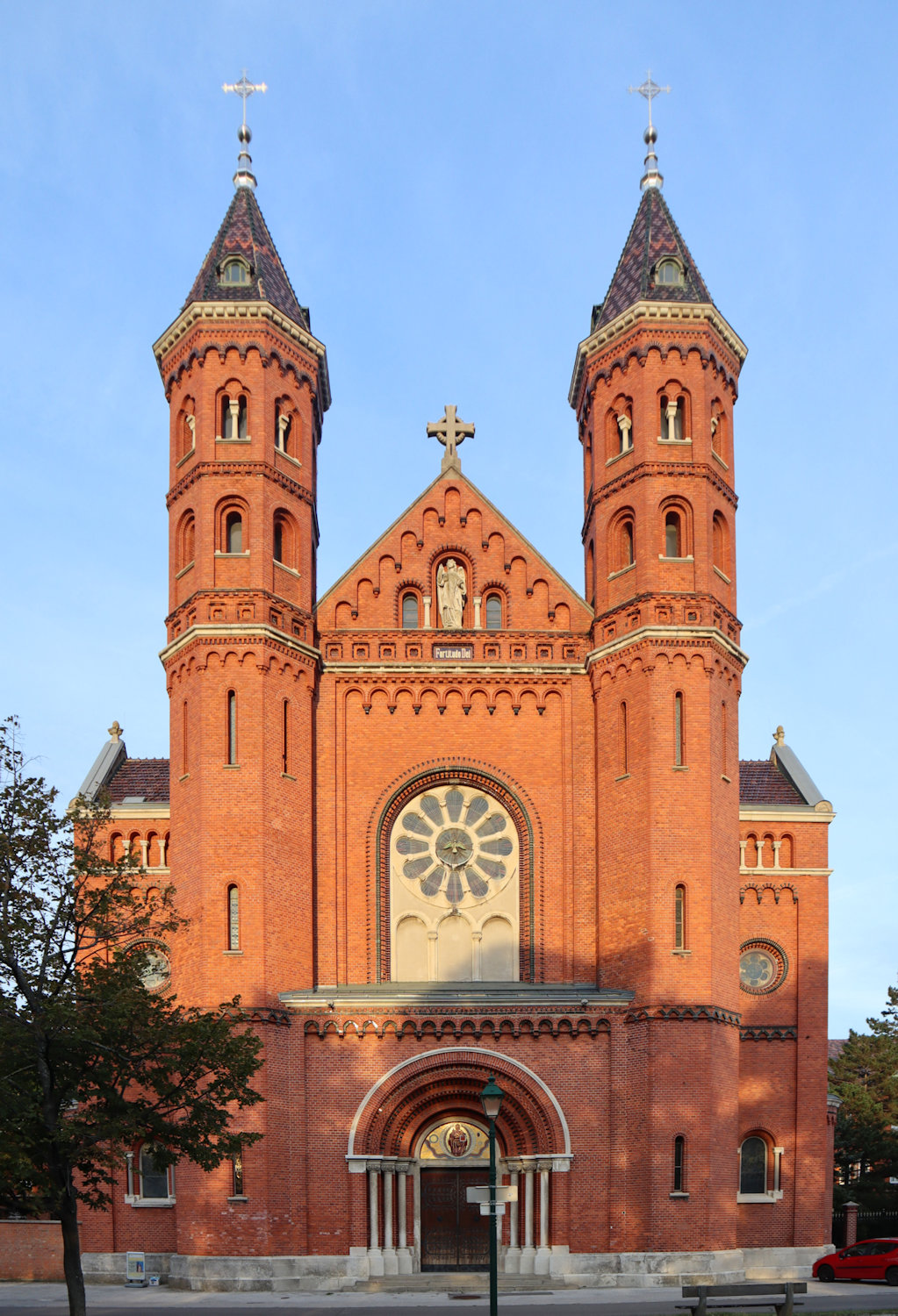 Die 1900 bis 1913 gebaute Kirche des Internationalen Missionspriesterseminars St. Gabriel</a> in Maria Enzersdorf